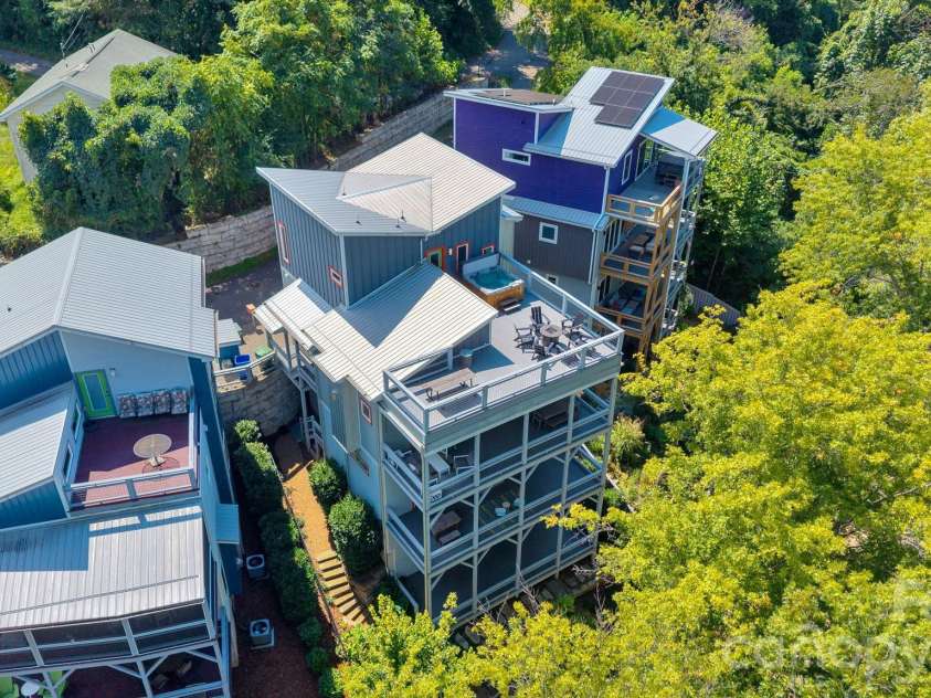 8 Birdhouse Row, Asheville, NC 28801.  MLS# CAR4384690, YatesRealty ID 24438. 