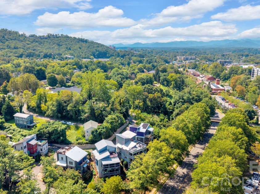 8 Birdhouse Row, Asheville, NC 28801.  MLS# CAR4384690, YatesRealty ID 24438. 