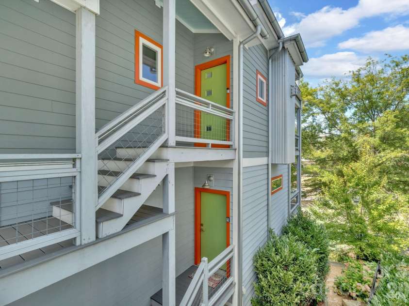 8 Birdhouse Row, Asheville, NC 28801.  MLS# CAR4384690, YatesRealty ID 24438. 