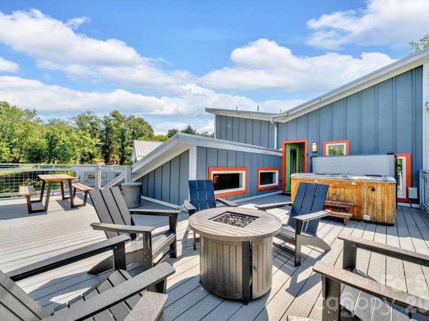 8 Birdhouse Row, Asheville, NC 28801.  MLS# CAR4384690, YatesRealty ID 24438. 