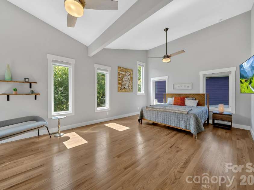 8 Birdhouse Row, Asheville, NC 28801.  MLS# CAR4384690, YatesRealty ID 24438. 
