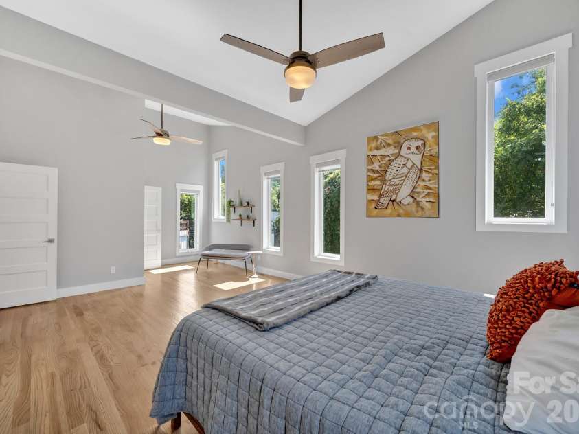 8 Birdhouse Row, Asheville, NC 28801.  MLS# CAR4384690, YatesRealty ID 24438. 