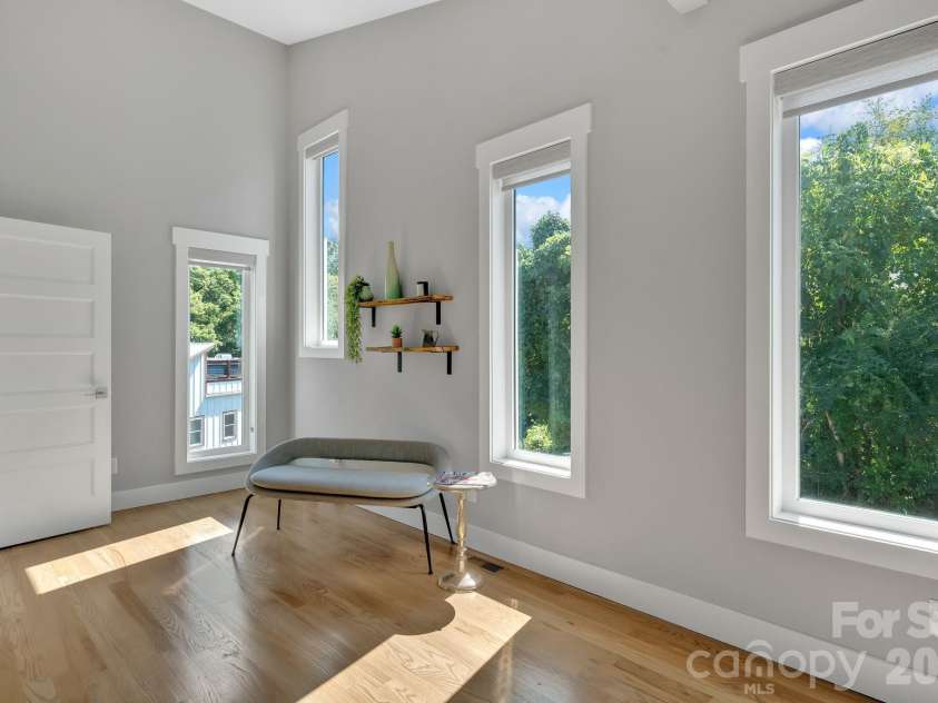8 Birdhouse Row, Asheville, NC 28801.  MLS# CAR4384690, YatesRealty ID 24438. 