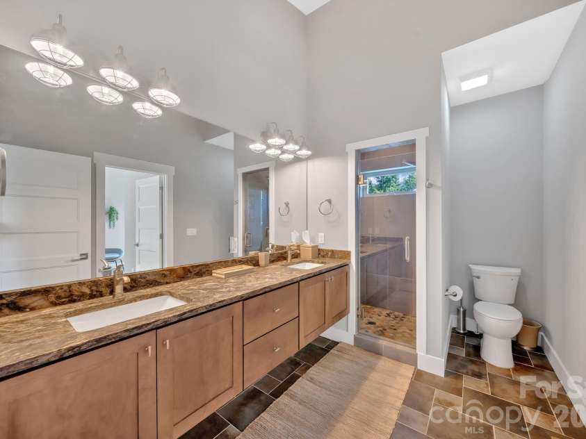 8 Birdhouse Row, Asheville, NC 28801.  MLS# CAR4384690, YatesRealty ID 24438. 