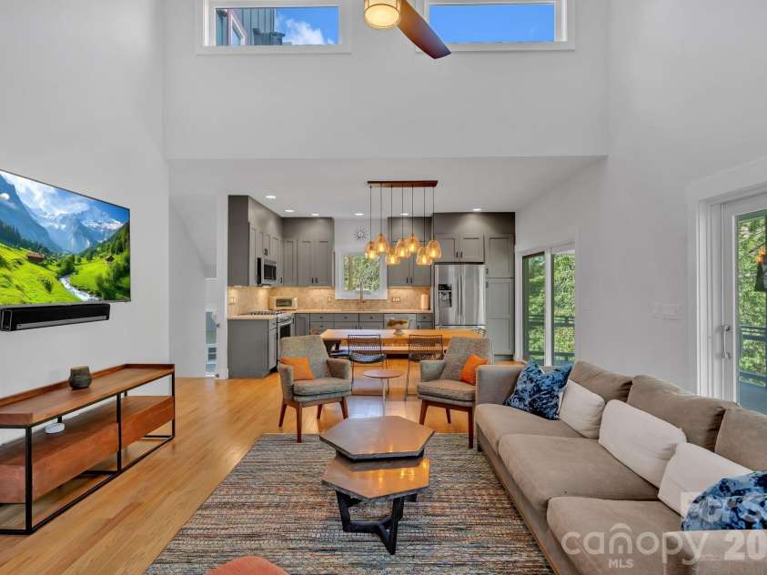 8 Birdhouse Row, Asheville, NC 28801.  MLS# CAR4384690, YatesRealty ID 24438. 