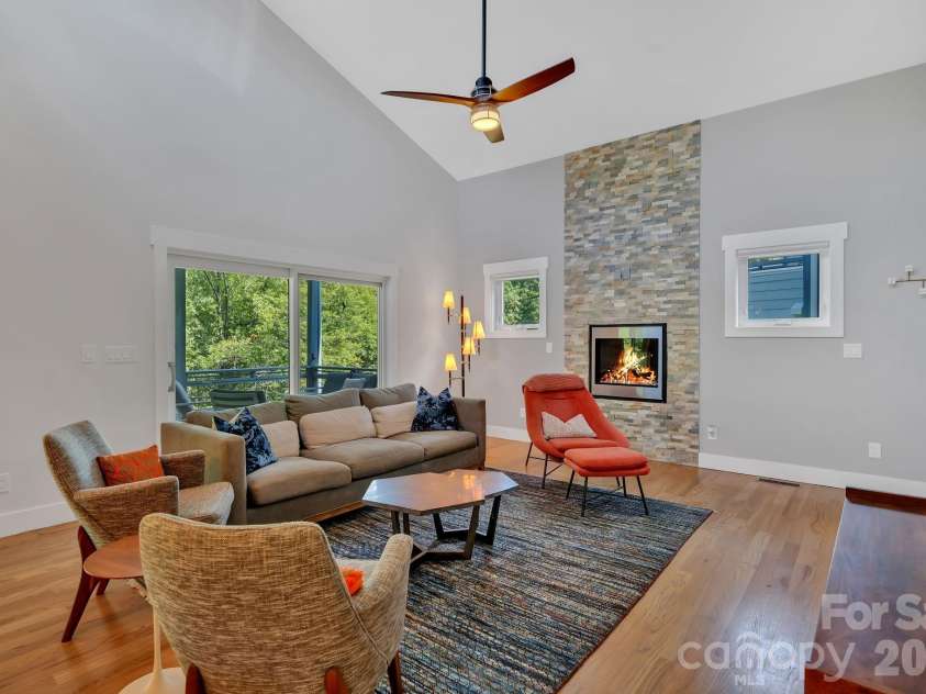 8 Birdhouse Row, Asheville, NC 28801.  MLS# CAR4384690, YatesRealty ID 24438. 