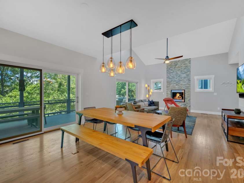 8 Birdhouse Row, Asheville, NC 28801.  MLS# CAR4384690, YatesRealty ID 24438. 