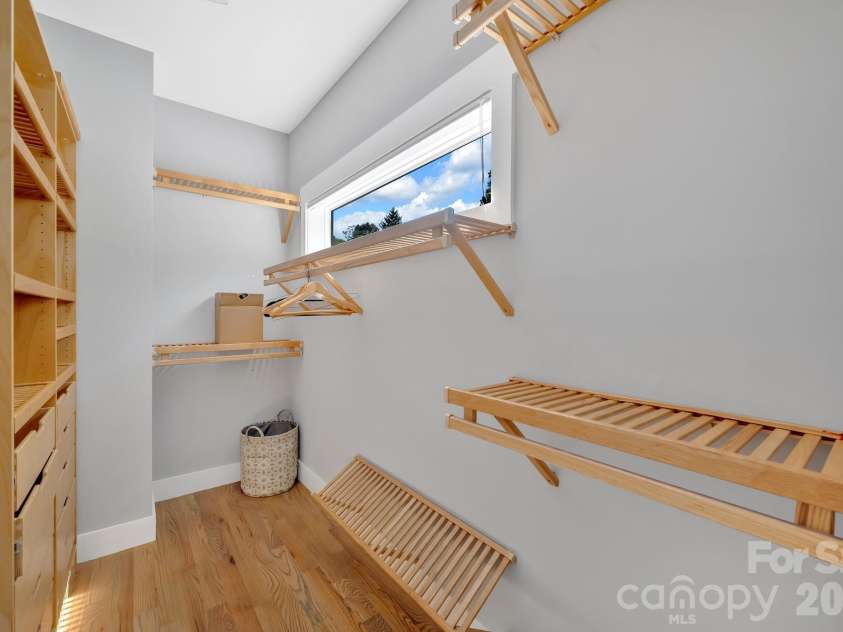 8 Birdhouse Row, Asheville, NC 28801.  MLS# CAR4384690, YatesRealty ID 24438. 