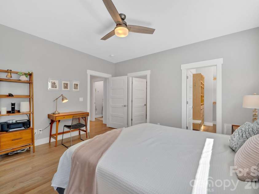 8 Birdhouse Row, Asheville, NC 28801.  MLS# CAR4384690, YatesRealty ID 24438. 