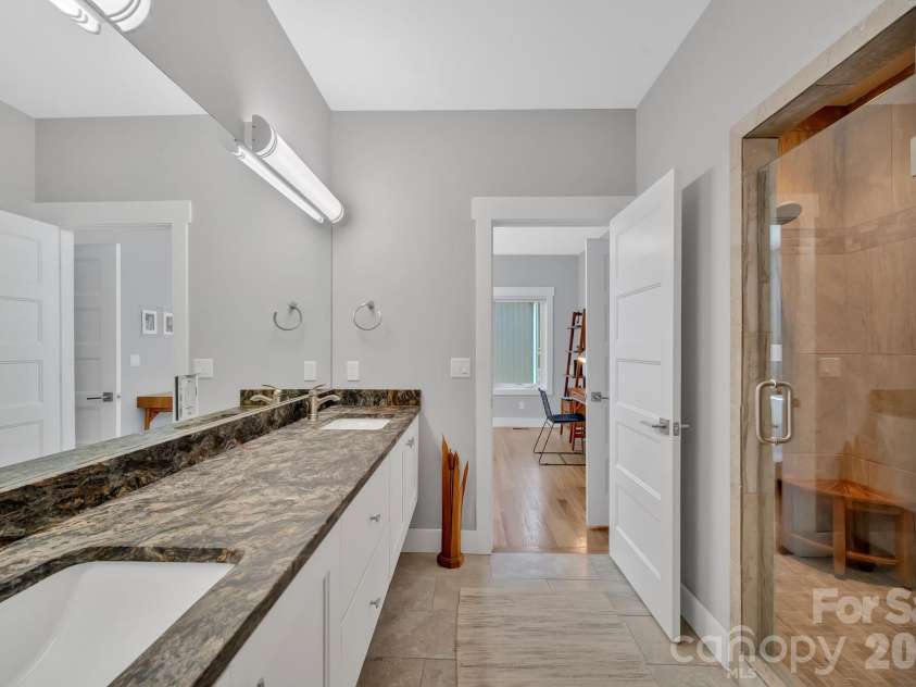 8 Birdhouse Row, Asheville, NC 28801.  MLS# CAR4384690, YatesRealty ID 24438. 