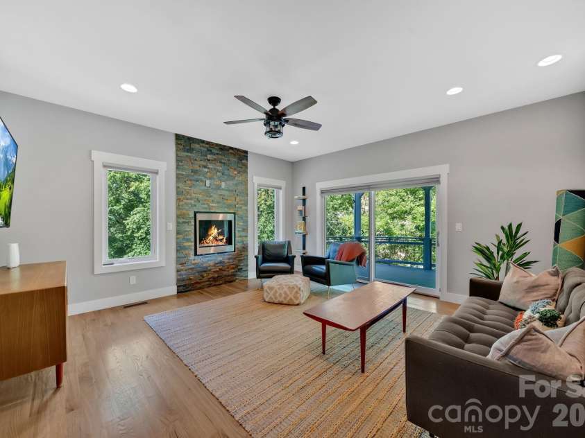 8 Birdhouse Row, Asheville, NC 28801.  MLS# CAR4384690, YatesRealty ID 24438. 