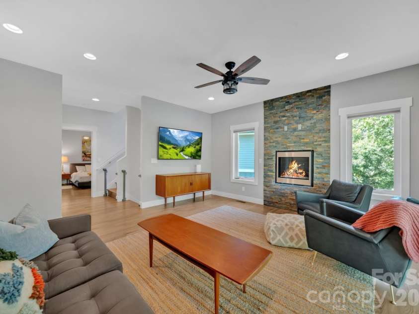8 Birdhouse Row, Asheville, NC 28801.  MLS# CAR4384690, YatesRealty ID 24438. 