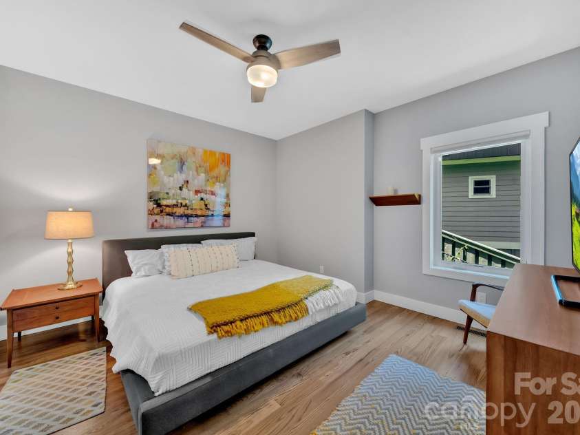 8 Birdhouse Row, Asheville, NC 28801.  MLS# CAR4384690, YatesRealty ID 24438. 