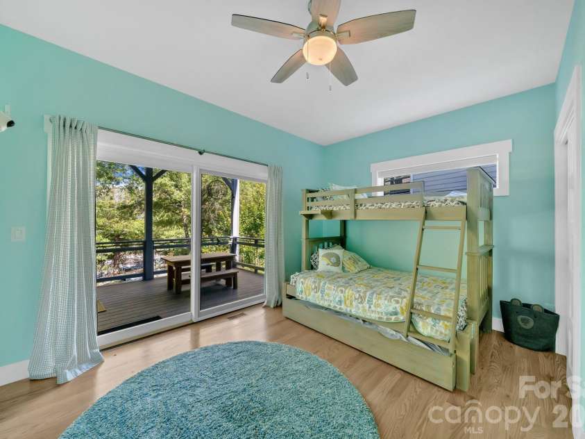 8 Birdhouse Row, Asheville, NC 28801.  MLS# CAR4384690, YatesRealty ID 24438. 