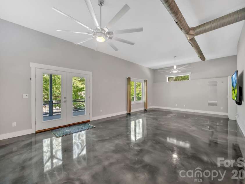 8 Birdhouse Row, Asheville, NC 28801.  MLS# CAR4384690, YatesRealty ID 24438. 