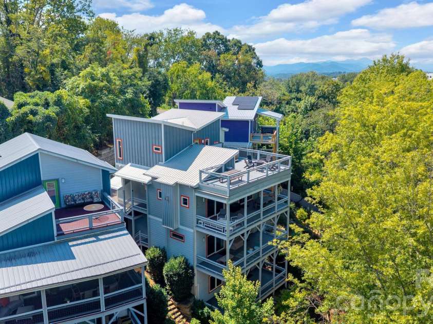 8 Birdhouse Row, Asheville, NC 28801.  MLS# CAR4384690, YatesRealty ID 24438. 