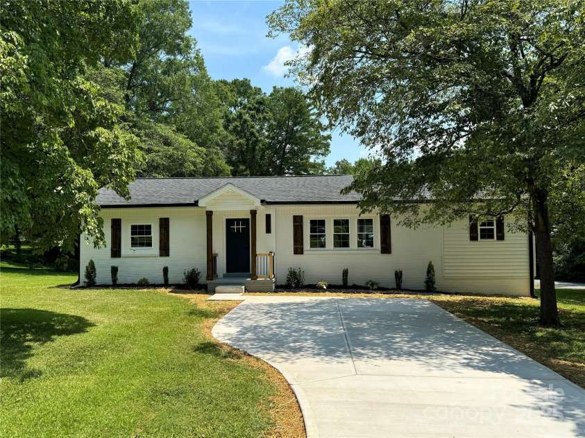 911 Spencer Avenue, Spencer, NC 289159.  MLS# CAR4278647, YatesRealty ID 24438. 
