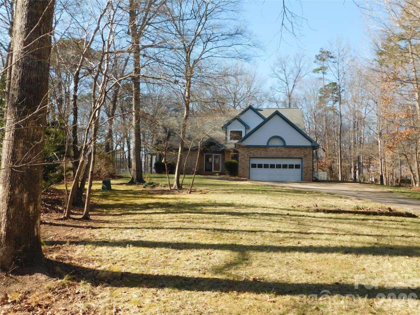 5314 Brookwood Court, Waxhaw, NC 28173.  MLS# CAR4342325, YatesRealty ID 24439. Front view from street