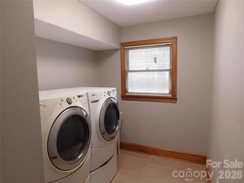 5314 Brookwood Court, Waxhaw, NC 28173.  MLS# CAR4342325, YatesRealty ID 24439. Laundry room