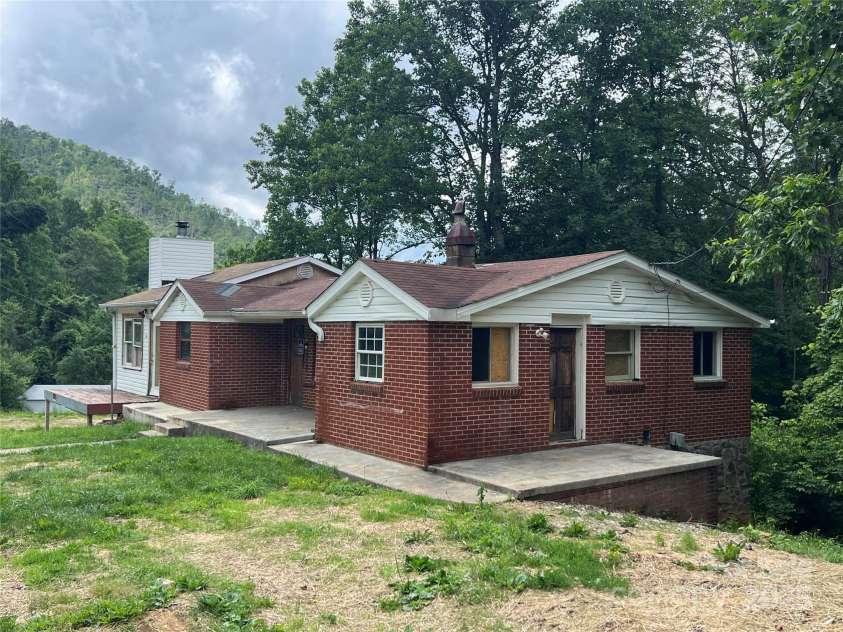 988 Fork Road, Barnardsville, NC 28709.  MLS# CAR4271771, YatesRealty ID 24439. 