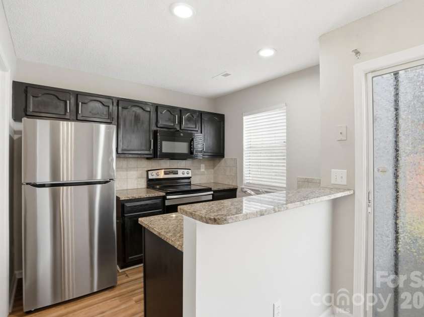 3015 Summercroft Lane, Charlotte, NC 28269.  MLS# CAR4337143, YatesRealty ID 2444. 