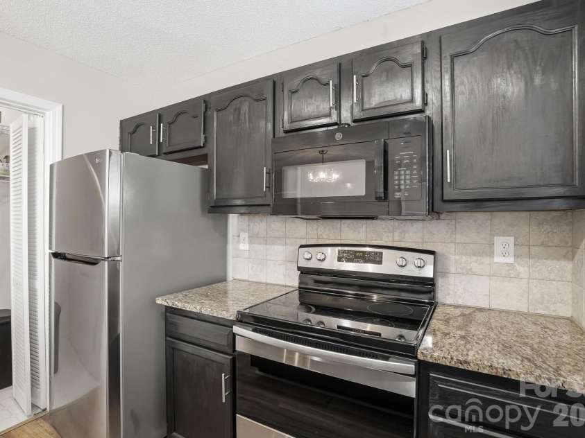 3015 Summercroft Lane, Charlotte, NC 28269.  MLS# CAR4337143, YatesRealty ID 2444. 