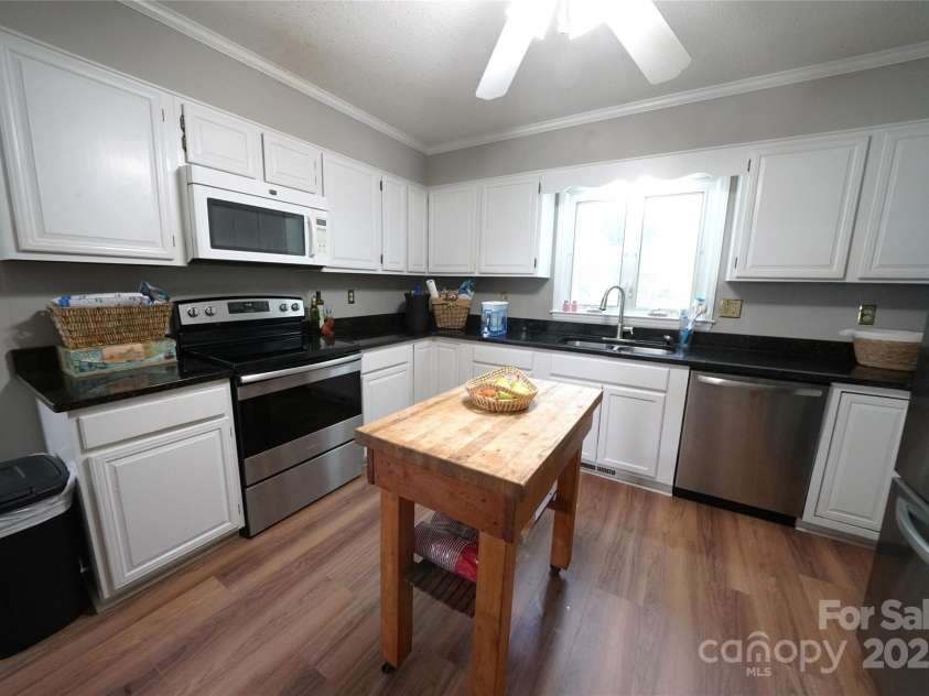 2087 Poinsett Drive, Rock Hill, SC 29732.  MLS# CAR4273140, YatesRealty ID 24440. 