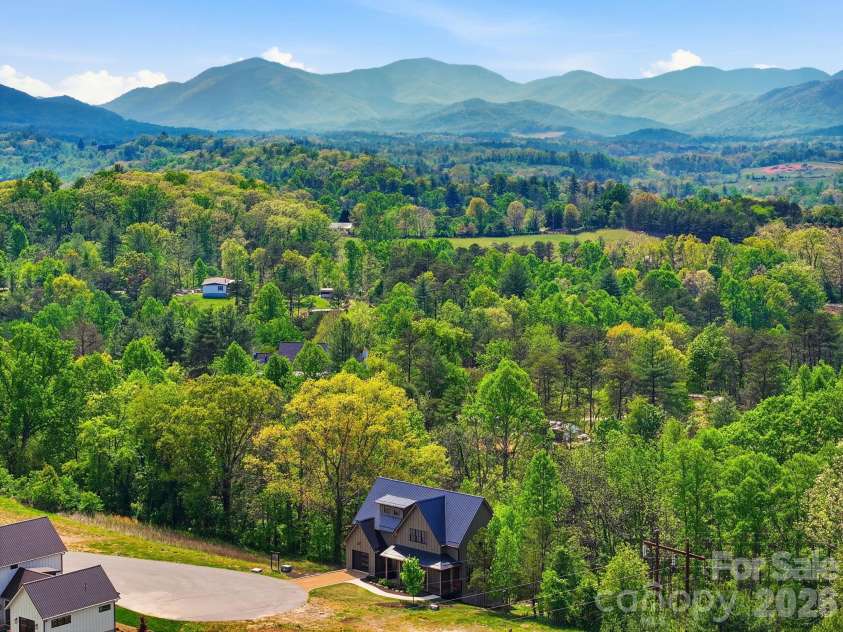 244 Westridge Farm Road, Asheville, NC 28804.  MLS# CAR4371030, YatesRealty ID 24441. Cul-de-sac home abutting 16 acre nature conservancy