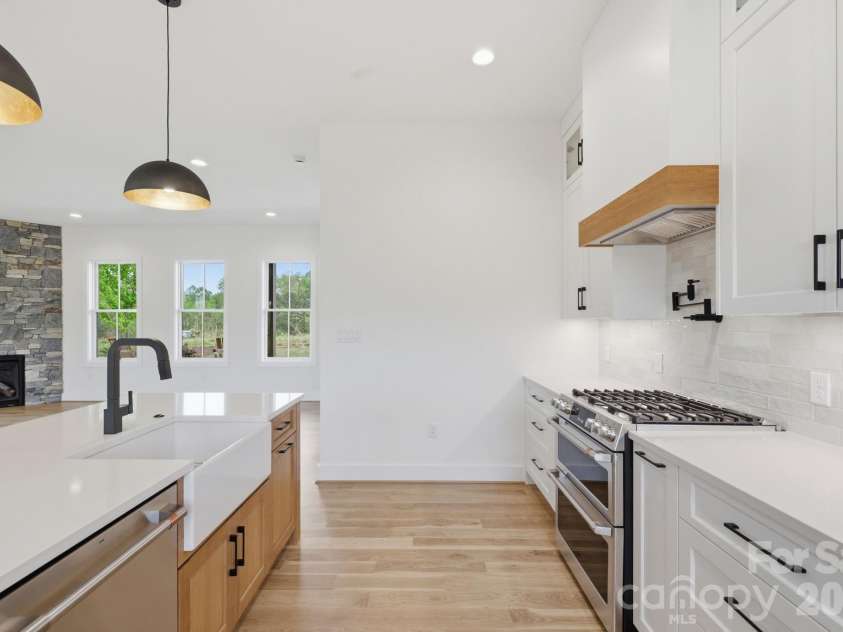 244 Westridge Farm Road, Asheville, NC 28804.  MLS# CAR4371030, YatesRealty ID 24441. Kitchen