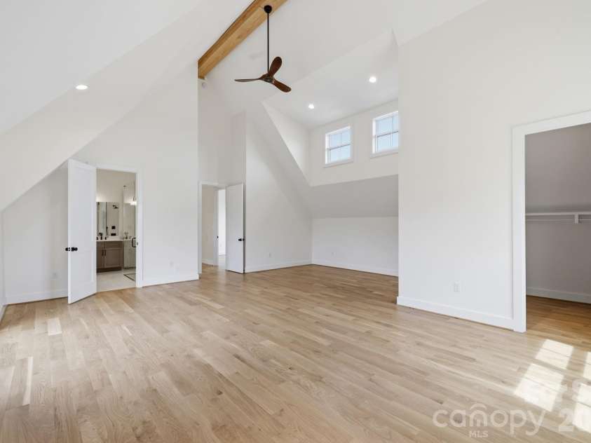 244 Westridge Farm Road, Asheville, NC 28804.  MLS# CAR4371030, YatesRealty ID 24441. Primary bedroom