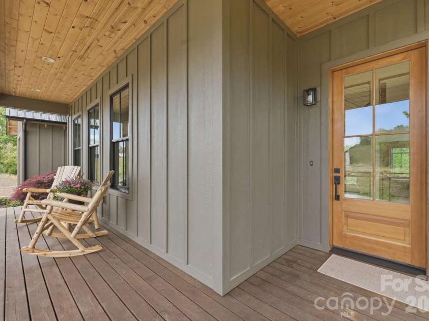 244 Westridge Farm Road, Asheville, NC 28804.  MLS# CAR4371030, YatesRealty ID 24441. Your new favorite place