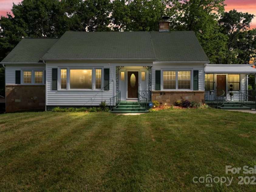 514 Sumter Street, Shelby, NC 28150.  MLS# CAR4253430, YatesRealty ID 24442. 