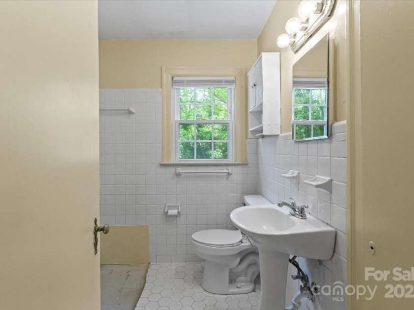 514 Sumter Street, Shelby, NC 28150.  MLS# CAR4253430, YatesRealty ID 24442. 