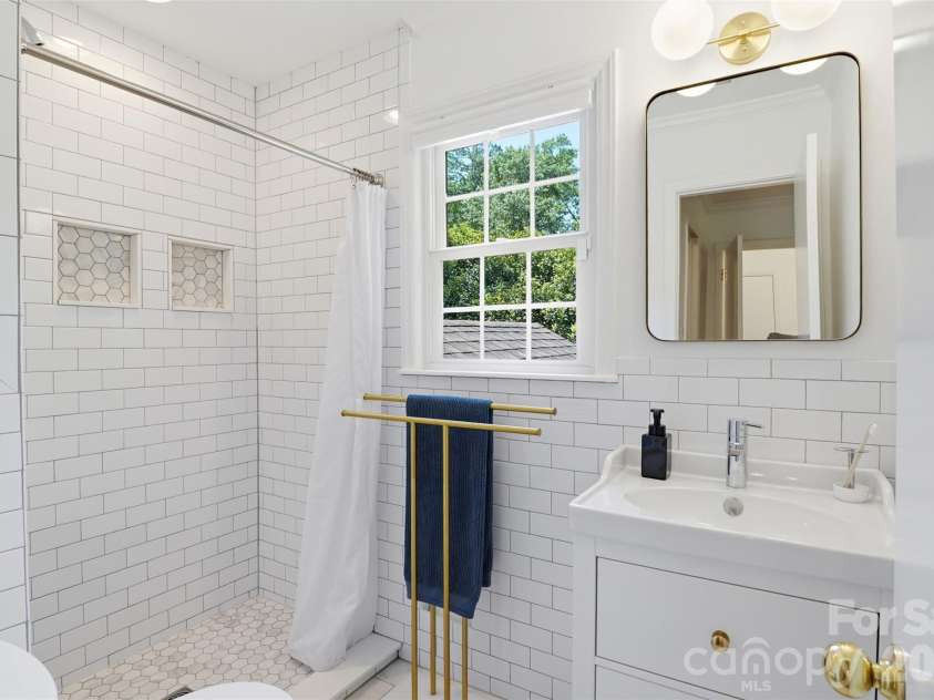 1215 Turnbridge Road, Charlotte, NC 28226.  MLS# CAR4374736, YatesRealty ID 24444. 