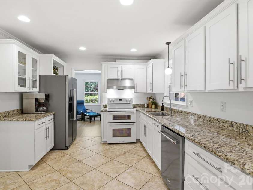1215 Turnbridge Road, Charlotte, NC 28226.  MLS# CAR4374736, YatesRealty ID 24444. 
