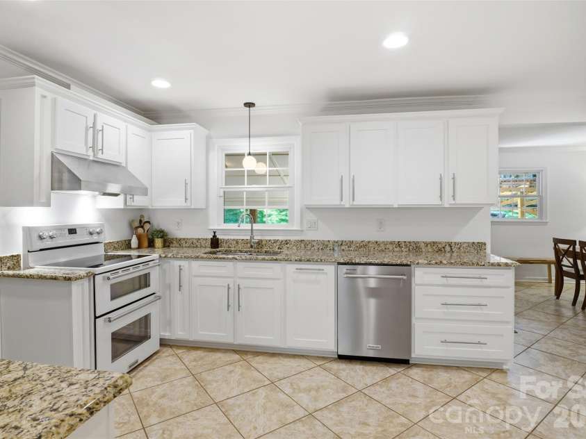 1215 Turnbridge Road, Charlotte, NC 28226.  MLS# CAR4374736, YatesRealty ID 24444. 