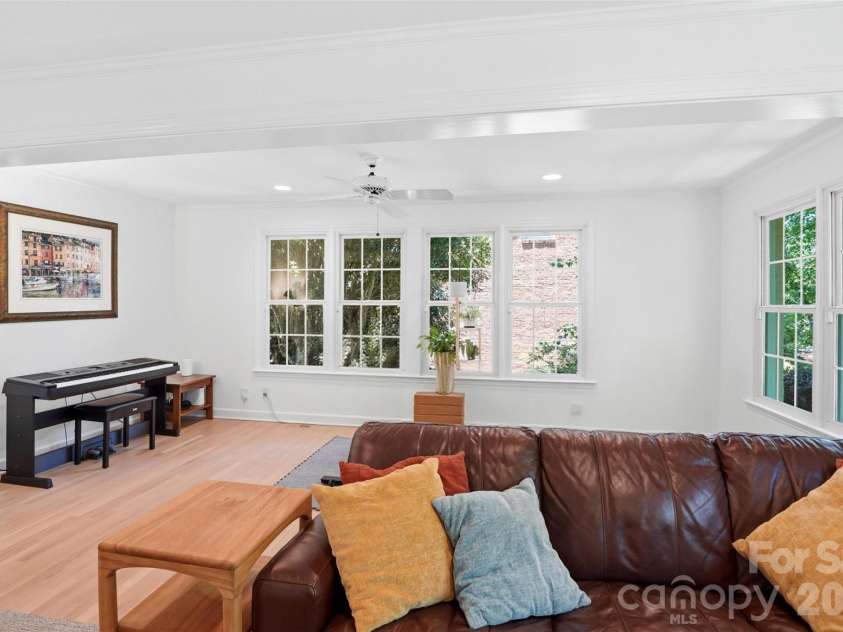 1215 Turnbridge Road, Charlotte, NC 28226.  MLS# CAR4374736, YatesRealty ID 24444. 