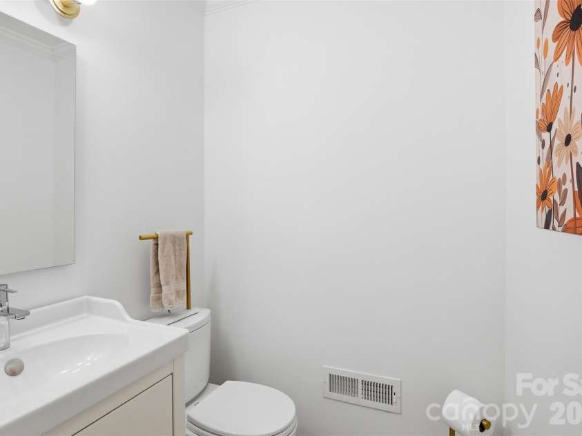 1215 Turnbridge Road, Charlotte, NC 28226.  MLS# CAR4374736, YatesRealty ID 24444. 