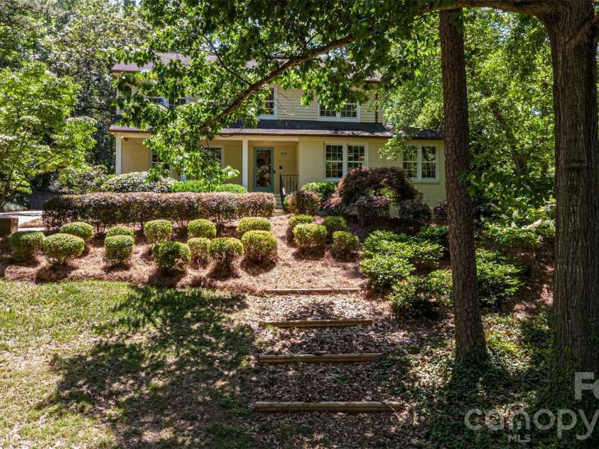 1215 Turnbridge Road, Charlotte, NC 28226.  MLS# CAR4374736, YatesRealty ID 24444. 