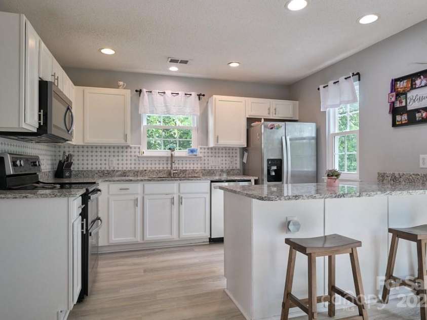 327 Wilkes Place Drive, Fort Mill, SC 29715.  MLS# CAR4258350, YatesRealty ID 24444. 