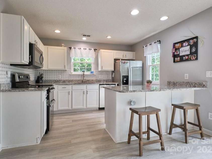 327 Wilkes Place Drive, Fort Mill, SC 29715.  MLS# CAR4258350, YatesRealty ID 24444. 