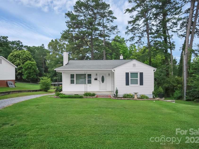 2108 Twin Avenue, Gastonia, NC 28052.  MLS# CAR4265631, YatesRealty ID 24445. 