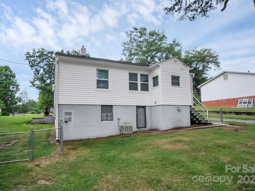2108 Twin Avenue, Gastonia, NC 28052.  MLS# CAR4265631, YatesRealty ID 24445. 