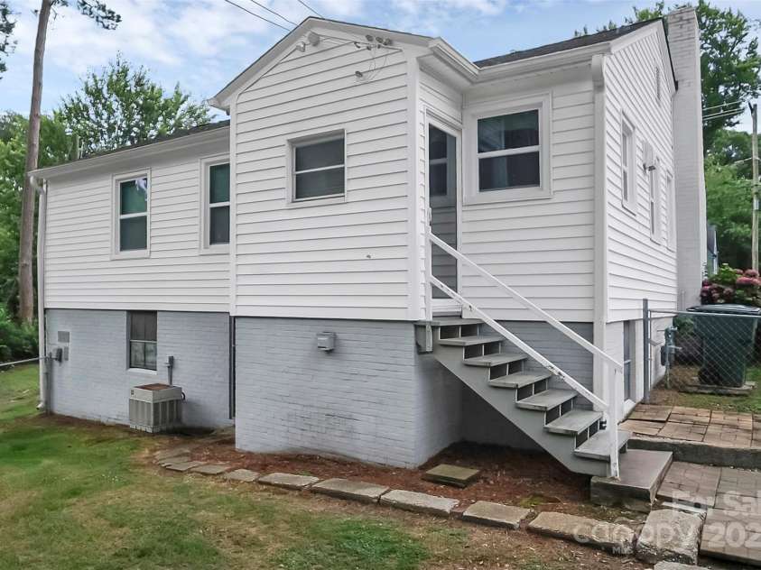 2108 Twin Avenue, Gastonia, NC 28052.  MLS# CAR4265631, YatesRealty ID 24445. 