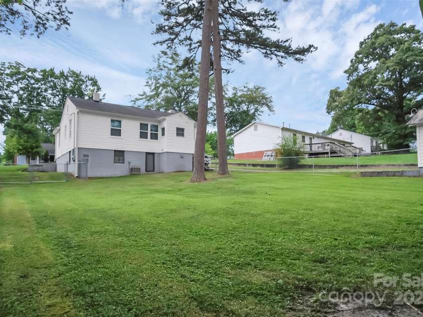 2108 Twin Avenue, Gastonia, NC 28052.  MLS# CAR4265631, YatesRealty ID 24445. 