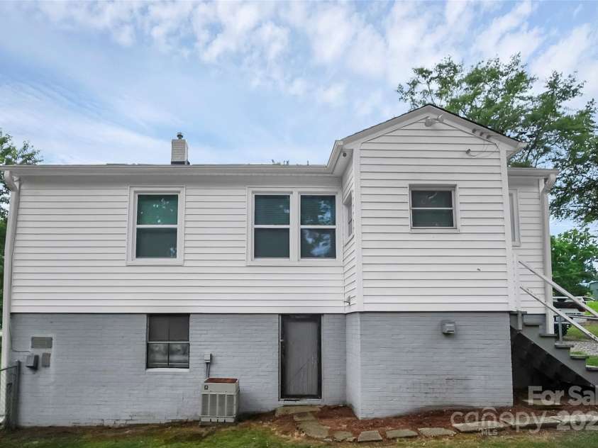 2108 Twin Avenue, Gastonia, NC 28052.  MLS# CAR4265631, YatesRealty ID 24445. 