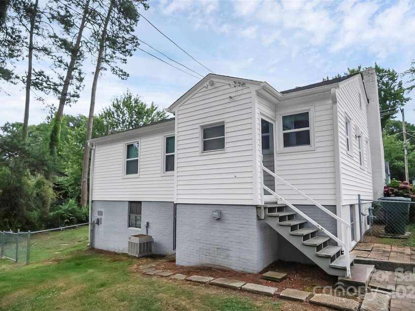 2108 Twin Avenue, Gastonia, NC 28052.  MLS# CAR4265631, YatesRealty ID 24445. 