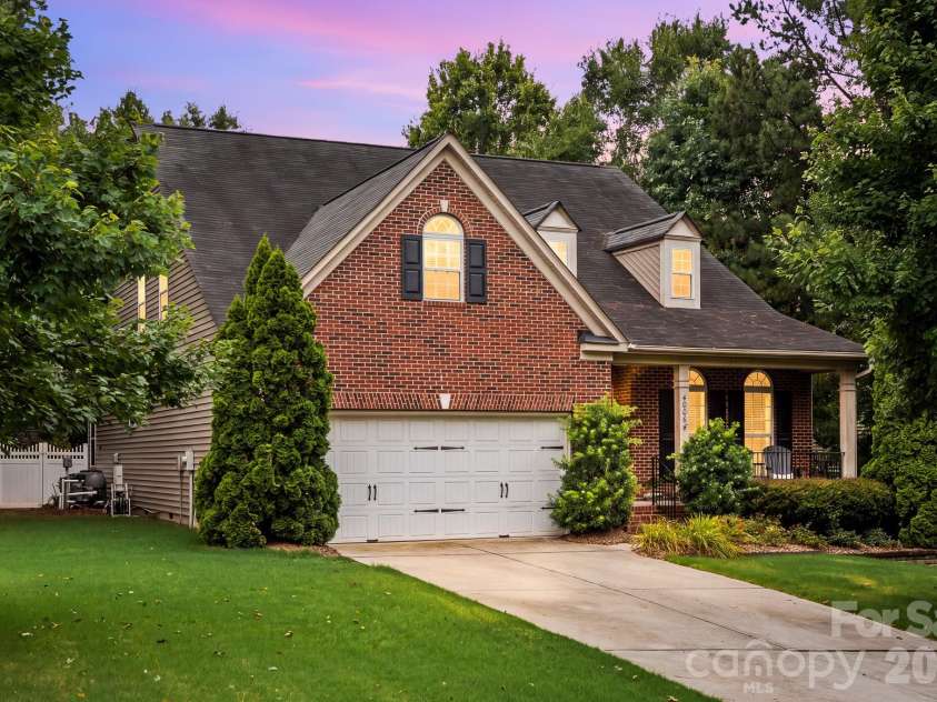 4006 Hickory View Drive, Fort Mill, SC 29707.  MLS# CAR4378829, YatesRealty ID 24445. 