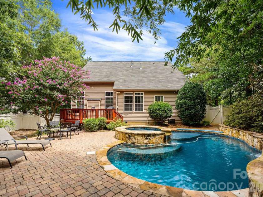 4006 Hickory View Drive, Fort Mill, SC 29707.  MLS# CAR4378829, YatesRealty ID 24445. 
