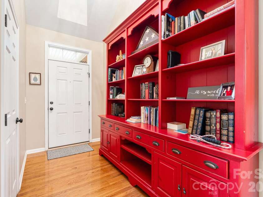 4006 Hickory View Drive, Fort Mill, SC 29707.  MLS# CAR4378829, YatesRealty ID 24445. 